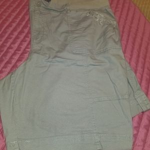 Gloria Vanderbilt gray cargo shorts